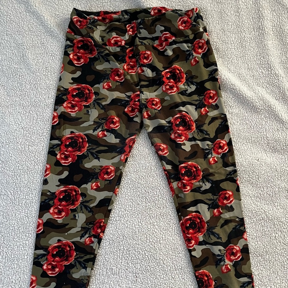 Womens size T/C Lularoe leggings.